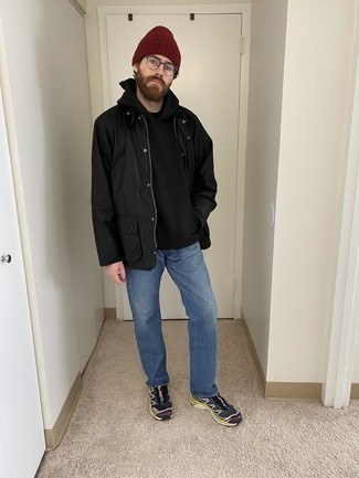 С чем носить темно-серые кроссовки мужчине