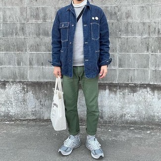 Какие свитшоты носить с темно-серыми кроссовками мужчине