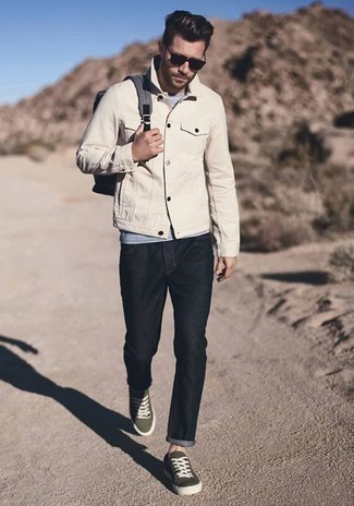 С чем носить темно-серый рюкзак мужчине