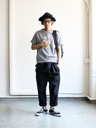 С чем носить темно-серый рюкзак мужчине