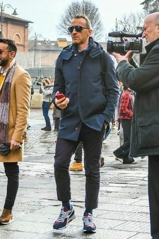 С чем носить темно-серый рюкзак мужчине