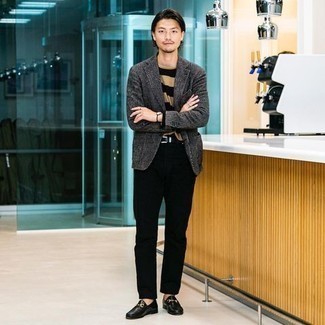 Как носить темно-серый пиджак с черными брюками чинос