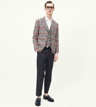 Как носить темно-серый пиджак с черными брюками чинос