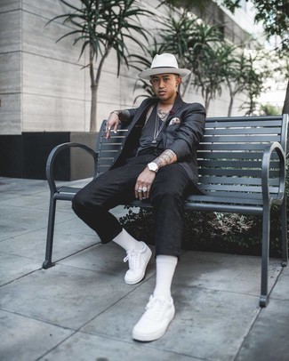 Как носить темно-серый пиджак с черными брюками чинос