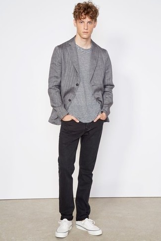 Как носить темно-серый пиджак с черными джинсами мужчине