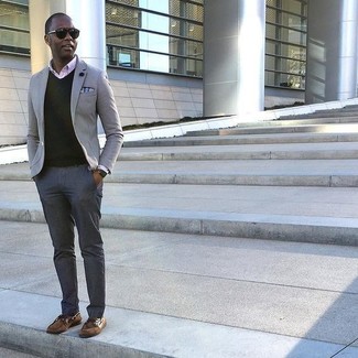 Какие топсайдеры носить с темно-серым пиджаком