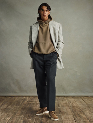 Какие топсайдеры носить с темно-серым пиджаком