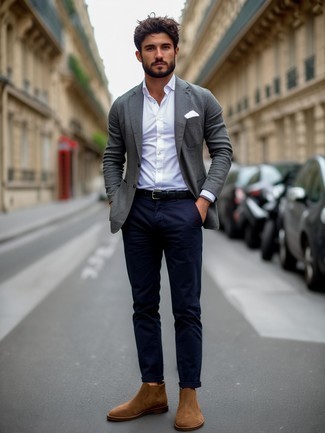 Какие ботинки дезерты носить с темно-серым пиджаком