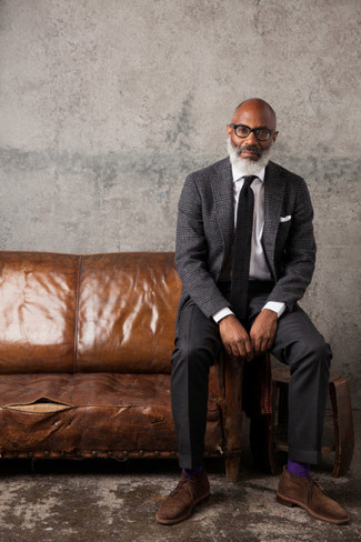 Какие ботинки дезерты носить с темно-серым пиджаком