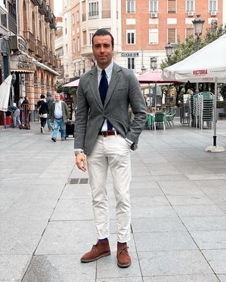 Какие ботинки дезерты носить с темно-серым пиджаком