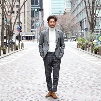 Какие ботинки дезерты носить с темно-серым пиджаком