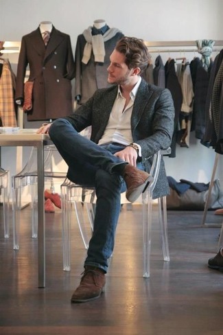 Какие ботинки дезерты носить с темно-серым пиджаком