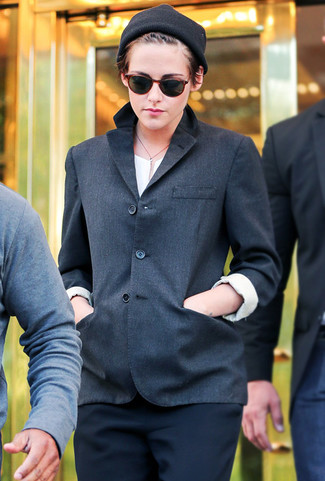 С чем носить темно-серый пиджак женщине