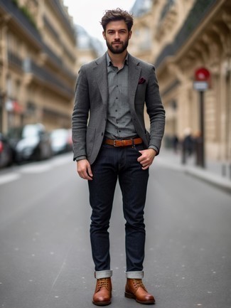 Как носить темно-серый пиджак с темно-синими джинсами мужчине