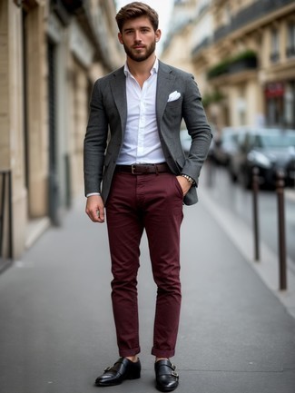 Как носить темно-серый пиджак с красными брюками чинос
