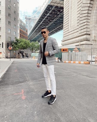 Как носить темно-серый пиджак с белыми джинсами мужчине