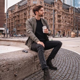 Как носить темно-серый бомбер с темно-серыми джинсами мужчине