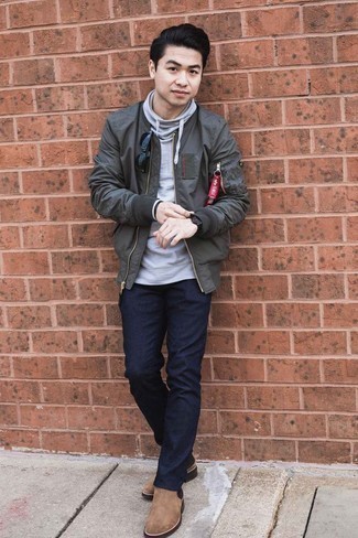 С чем носить темно-серый бомбер мужчине