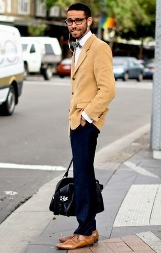 С чем носить темно-серый галстук-бабочку мужчине