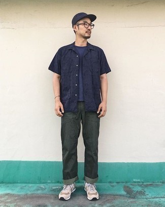 С чем носить темно-серый браслет мужчине