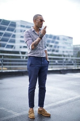 С чем носить темно-серый браслет мужчине