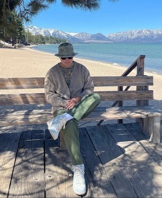 С чем носить темно-серую панаму мужчине