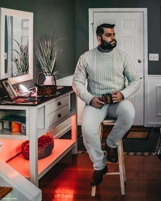 Какие ботинки челси носить с темно-серым вязаным свитером мужчине