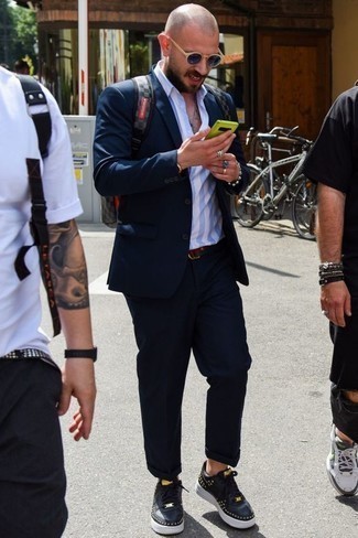 С чем носить темно-серый рюкзак из плотной ткани мужчине