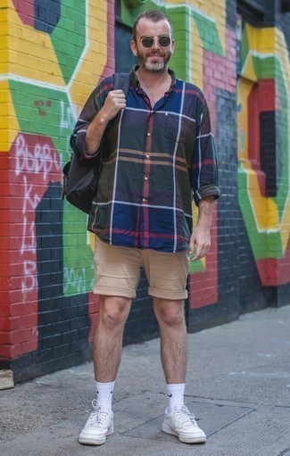 С чем носить темно-серый рюкзак из плотной ткани мужчине