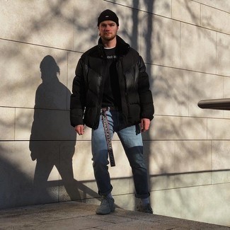 С чем носить темно-серый ремень из плотной ткани мужчине