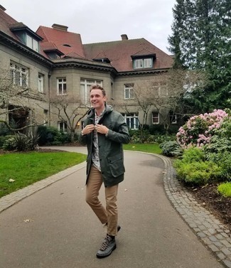 С чем носить темно-серые ботинки из плотной ткани мужчине