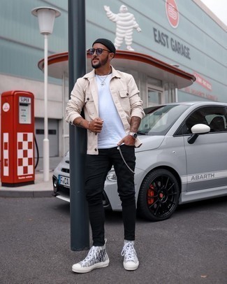 С чем носить темно-серые высокие кеды из плотной ткани мужчине