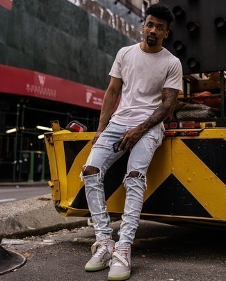 С чем носить темно-серые высокие кеды из плотной ткани мужчине