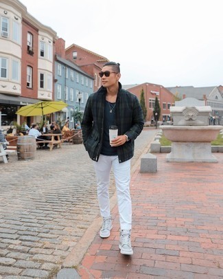 С чем носить темно-серые высокие кеды из плотной ткани мужчине