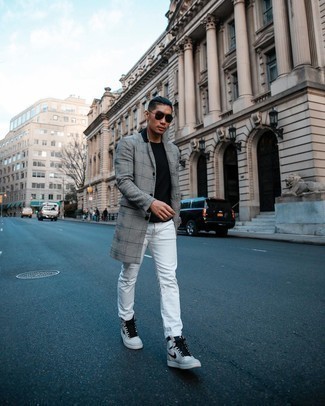 С чем носить темно-серые высокие кеды из плотной ткани мужчине