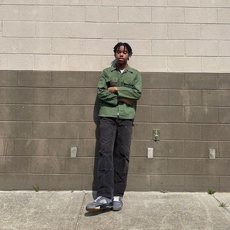 С чем носить темно-серые высокие кеды из плотной ткани мужчине