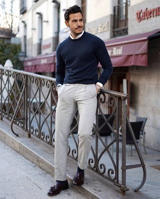 С чем носить темно-серые часы из плотной ткани мужчине