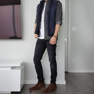 С чем носить темно-серую рубашку с длинным рукавом из шамбре мужчине