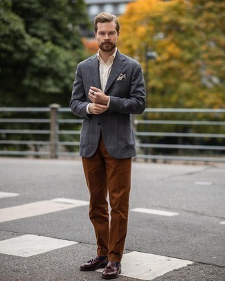 С чем носить темно-серый пиджак в клетку мужчине