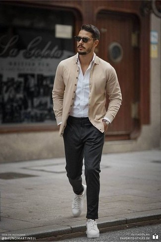 С чем носить темно-серые брюки чинос в клетку