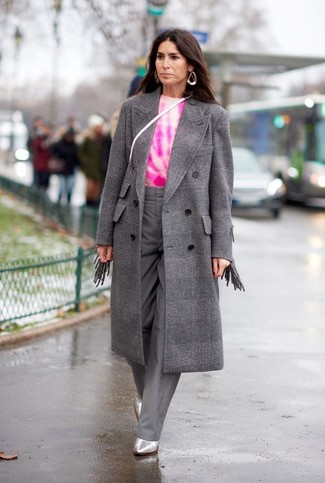 С чем носить темно-серое пальто в клетку женщине