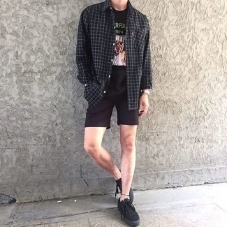 С чем носить темно-серую рубашку с длинным рукавом в клетку мужчине