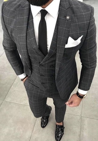 С чем носить темно-серый костюм-тройку в клетку