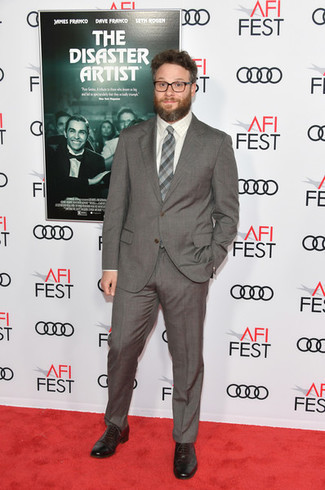 С чем носить темно-серый галстук в клетку мужчине