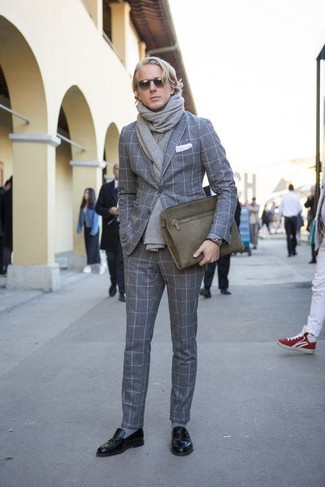 С чем носить темно-серый шерстяной пиджак в клетку мужчине