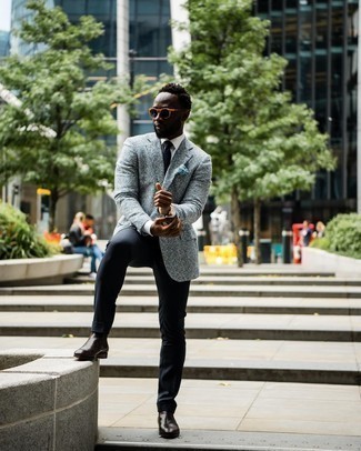 С чем носить темно-серый шерстяной пиджак в клетку мужчине