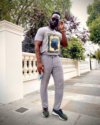 С чем носить темно-серые шерстяные брюки чинос в клетку