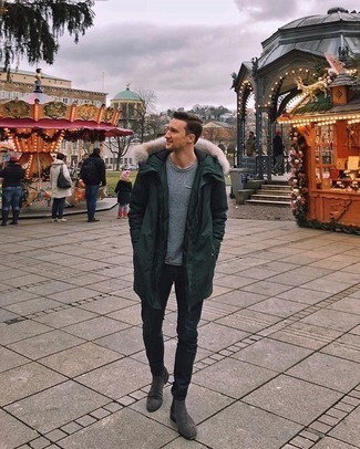 Какие джинсы носить с темно-серыми ботинками челси мужчине