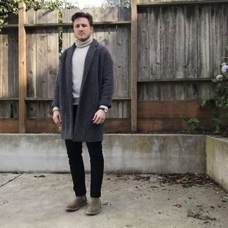 Какие водолазки носить с темно-серыми ботинками челси мужчине