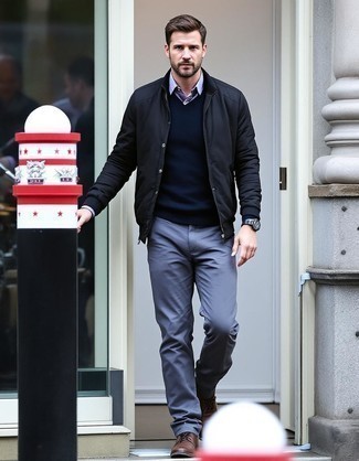 Какие бомберы носить с темно-серыми брюками чинос